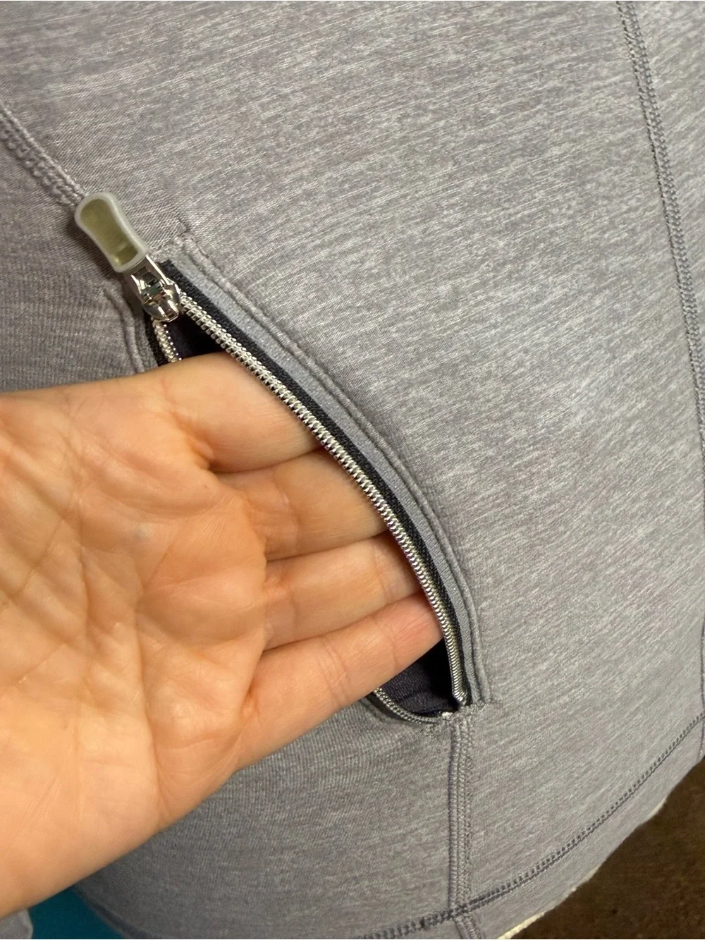 Vintage lululemon Run: Dash Pullover | 2010 | Size 6 | Static Ash/Coal